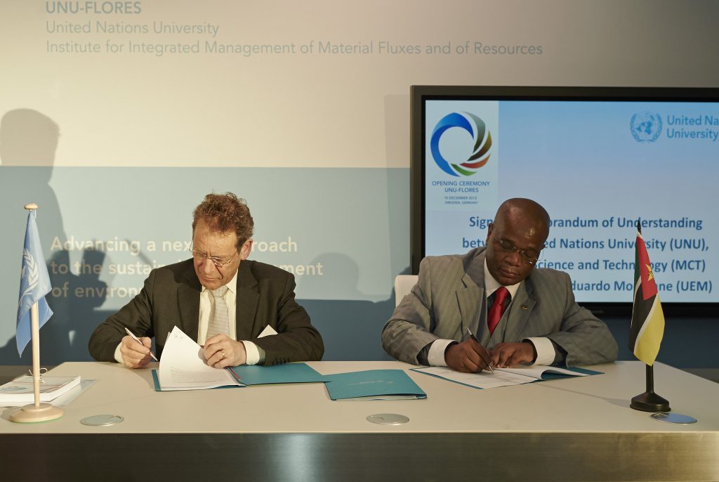 Signing Ceremony of MoU between UNU,MCT and UEM